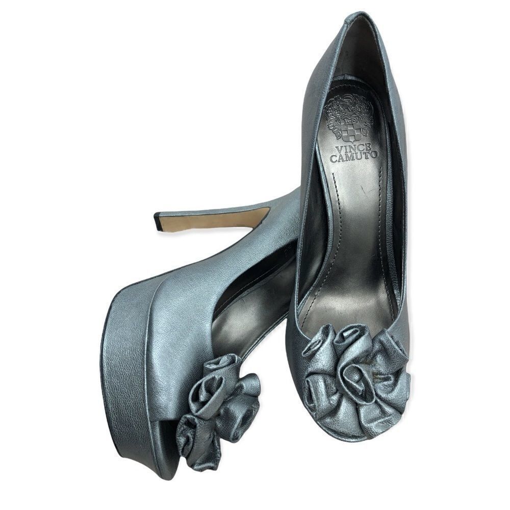 Vince Camuto gray rosette 5.5” heels